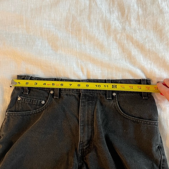 Black Levi’s Mom Shorts - Picture 5 of 6